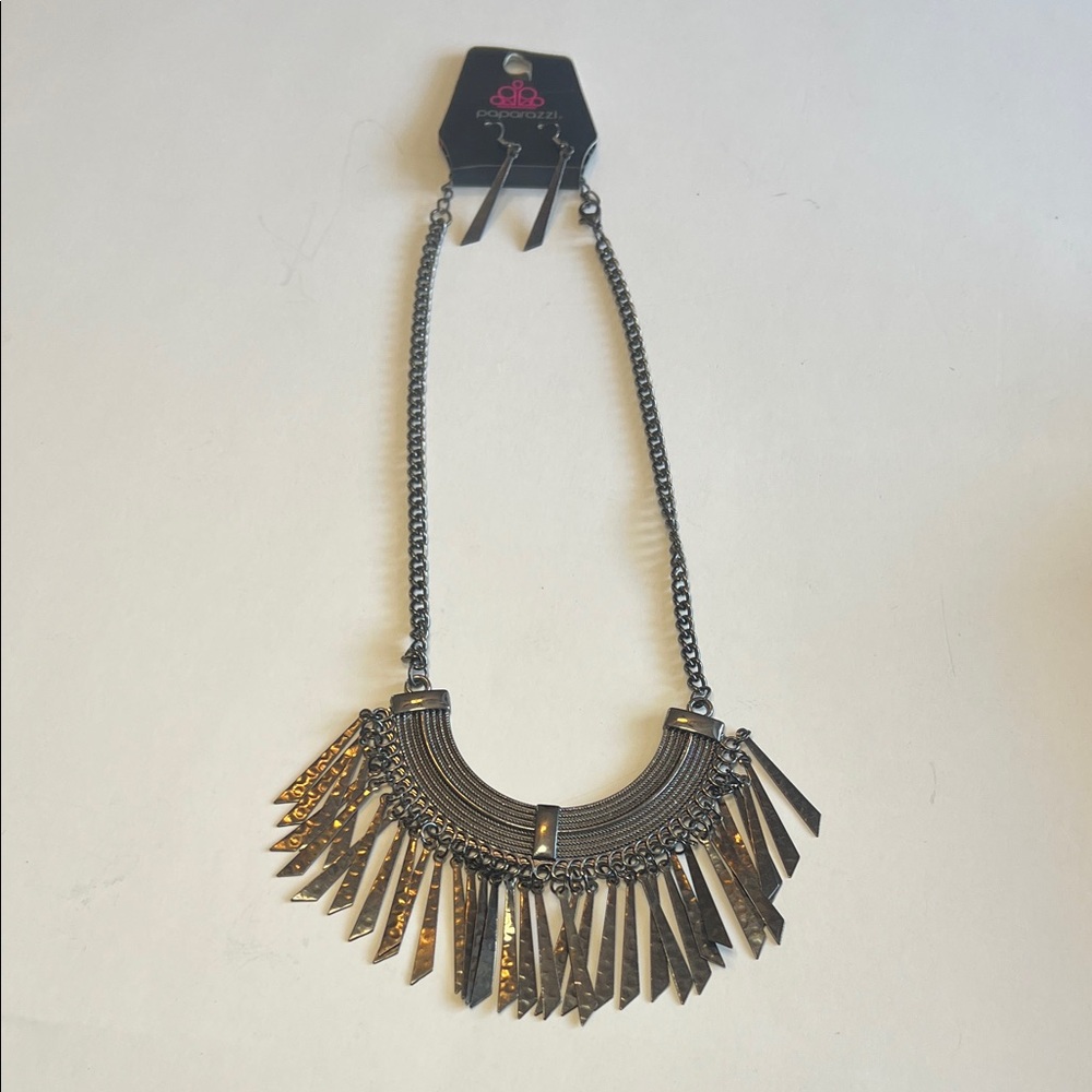 Paparazzi Impressively Incan Gunmetal Blk Hammered Fringe Necklace Earrings